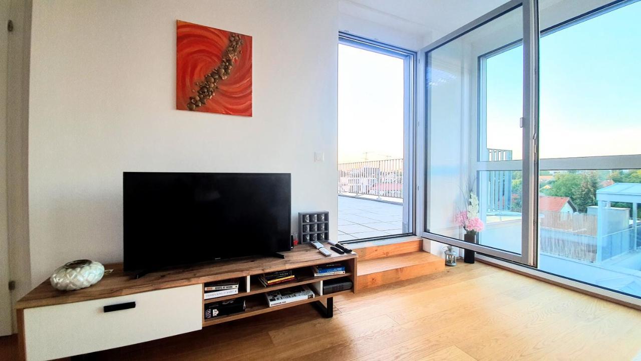 Rooftop Terrace, Free Garage Parking And Pool! Apartament *